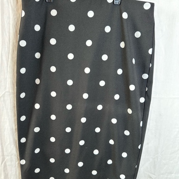 Elegant Black and White Polka Dot Pencil Skirt - Picture 1 of 4